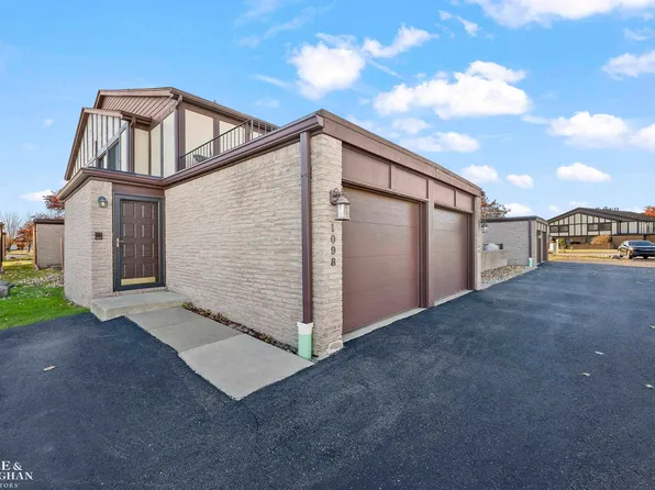 1098 Country Club Dr, Saint Clair Shores, MI 48082