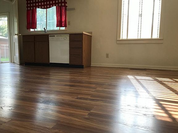 5th image of 225 Florence St