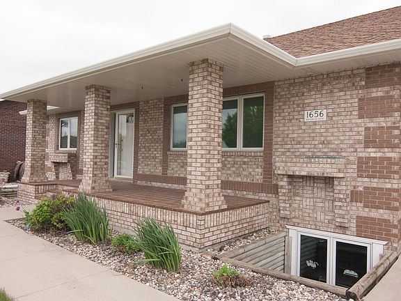 3rd image of 1656 Birchwood Dr E