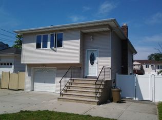 457 Clocks Blvd, Massapequa, NY 11758
