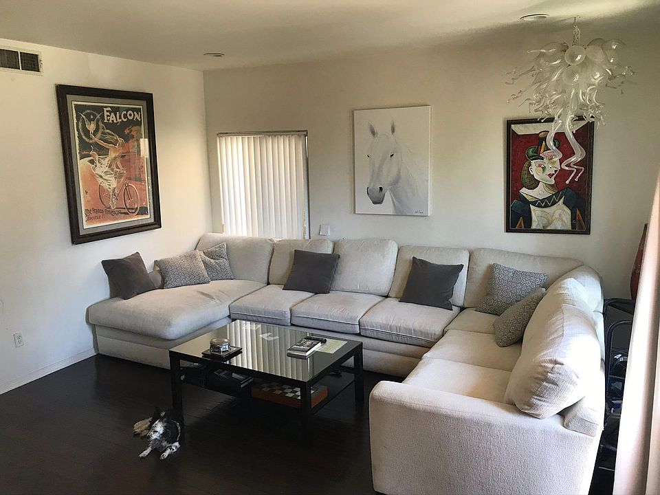 1st image of 5725 Woodman Ave #102