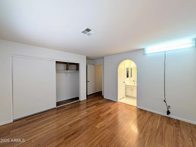 2824 W Angela Dr — Photo 33