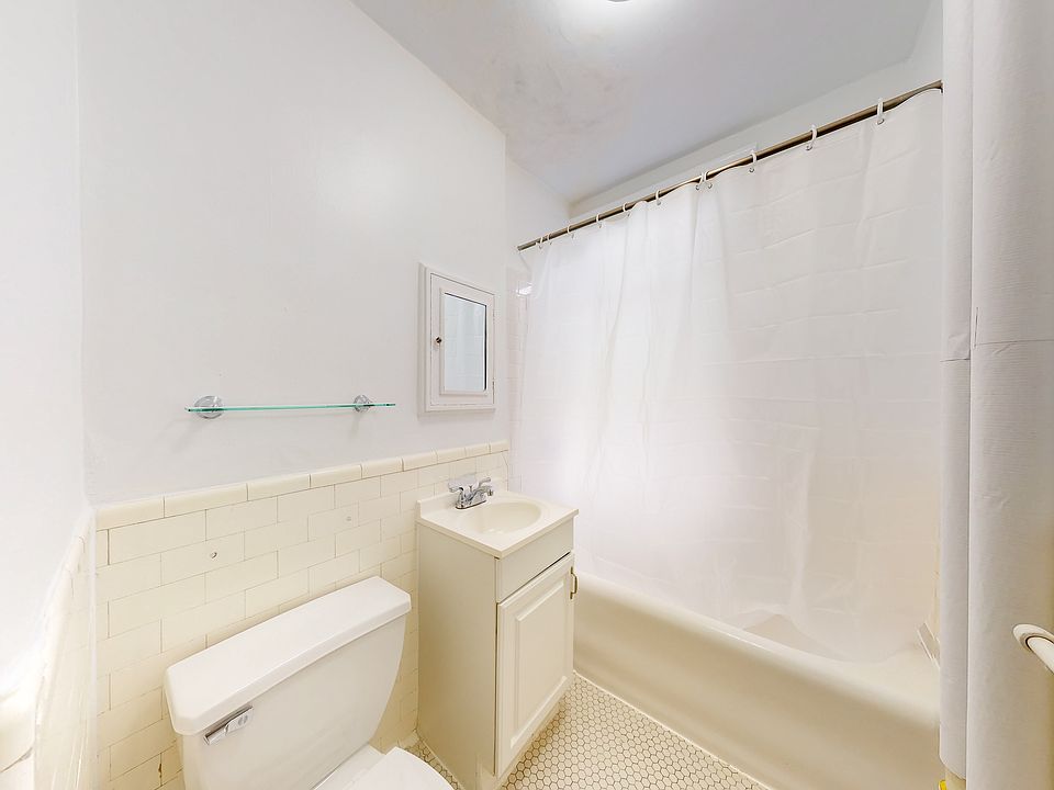 1st image of 172 Maple St #207