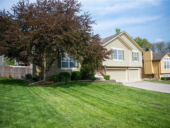 3rd image of 604 NE Topaz Dr