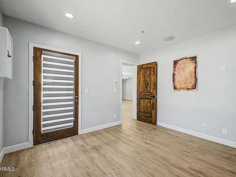 2311 E Colter St — Photo 33