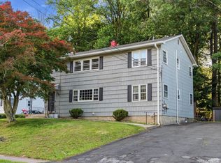 784 Brookridge Dr, Valley Cottage, NY 10989
