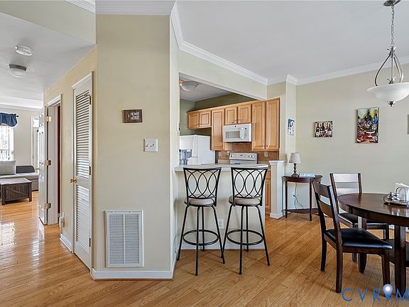 3rd image of 9705 Magnolia Pointe Pl