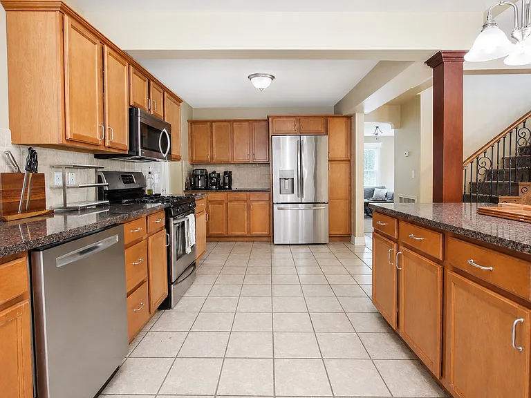 4156 Lamont Dr — Photo 9