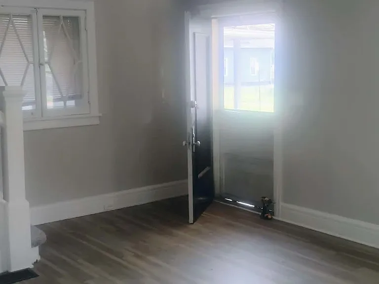 2465 Lawton Ave — Photo 5