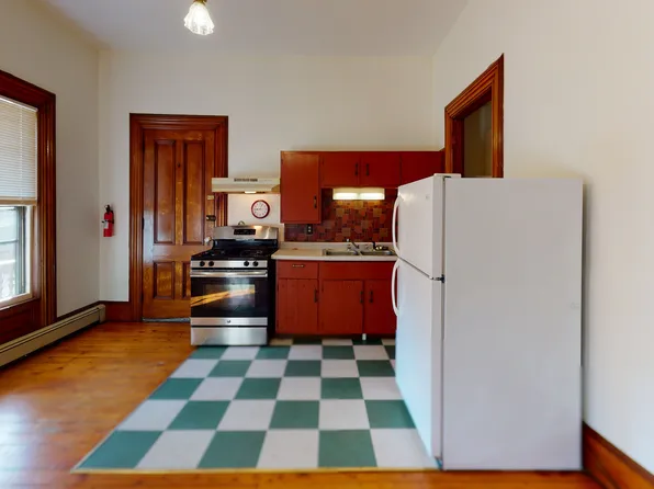 52 School St APT 3, Lebanon, NH 03766