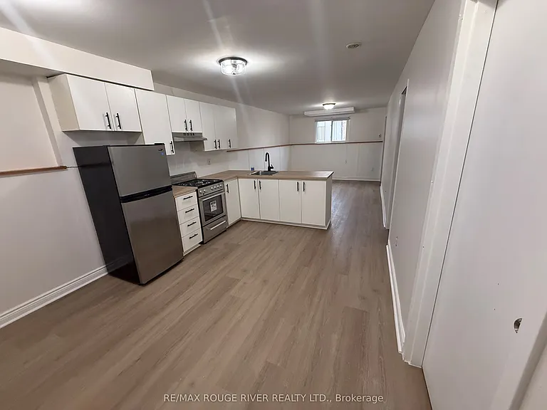 102 Turnberry Cres #LOWER — Photo 4