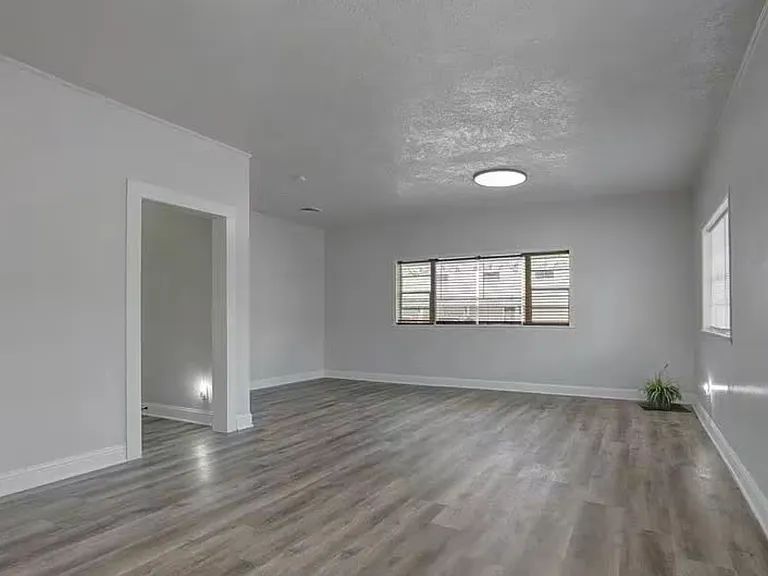 801 Cameron St — Photo 2