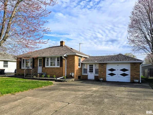 21 Rose Ct, Pekin, IL 61554