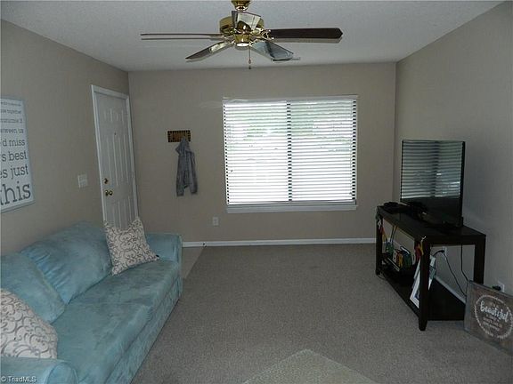 4th image of 1118 English Ct