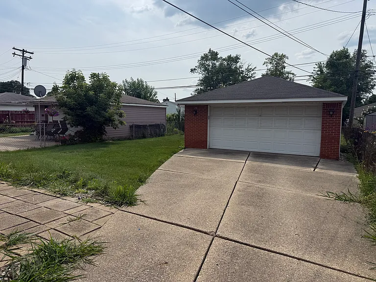 5645 Centralia St — Photo 4