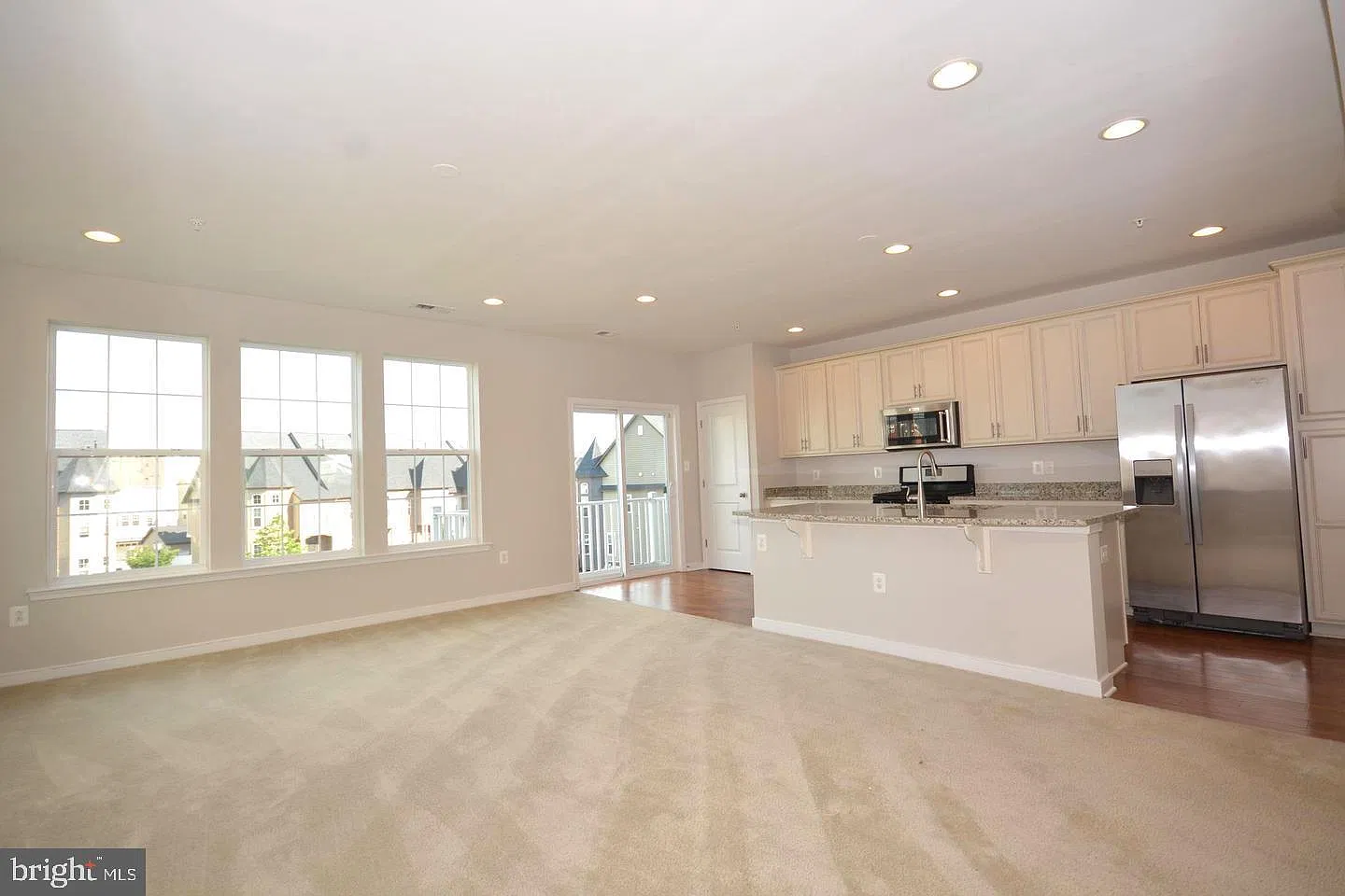 3 bed, 2.5 bath, 2643 sqft, $2,900 — Photo 3