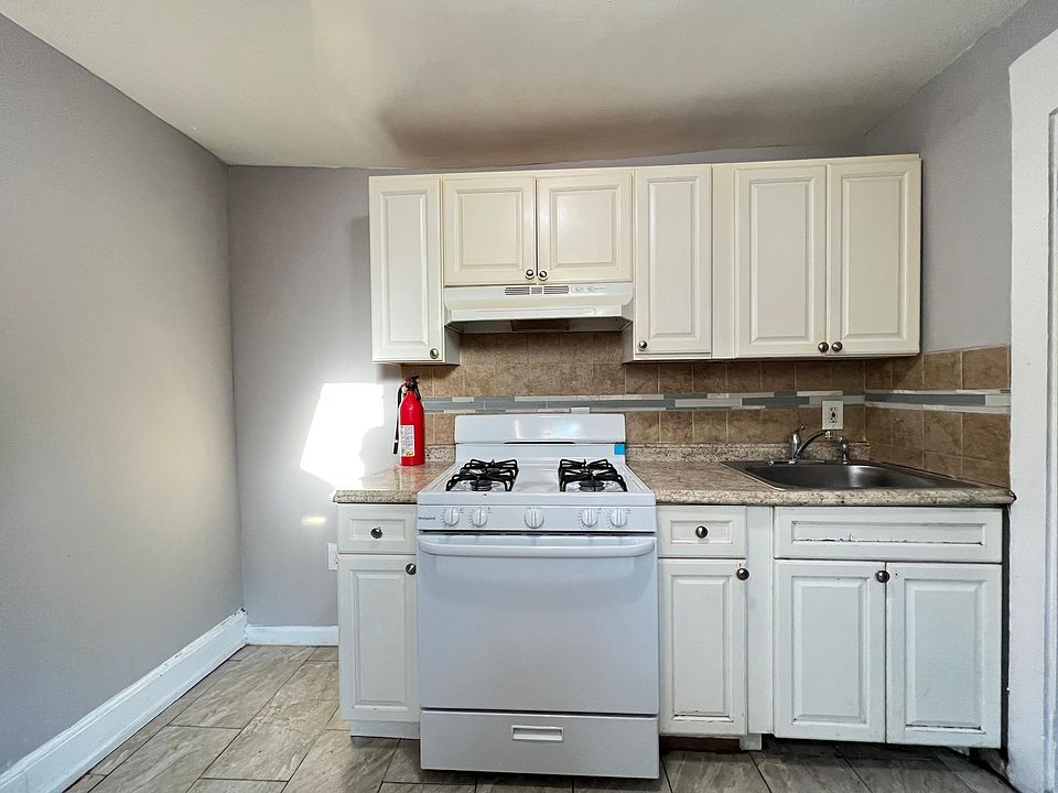 1st image of 11 New St #3