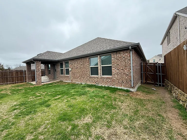 1909 Canyon Ln — Photo 4