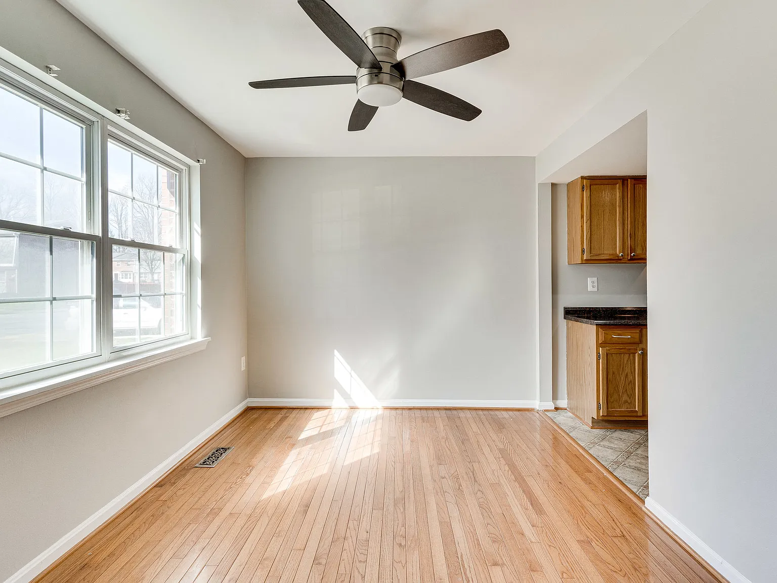4 bed, 2079 sqft, $3,300 — Photo 2