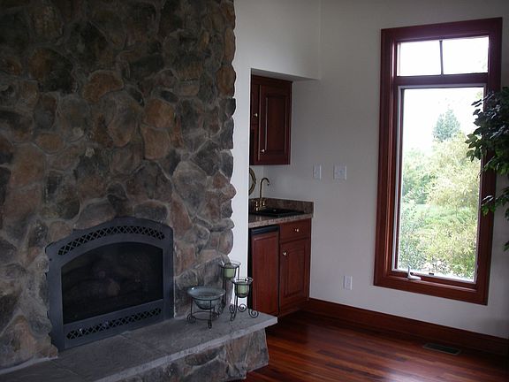 3rd image of 13 Rivercrest Dr