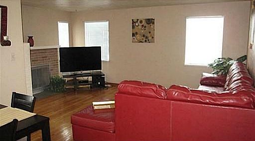 3rd image of 4053 Mayview Dr
