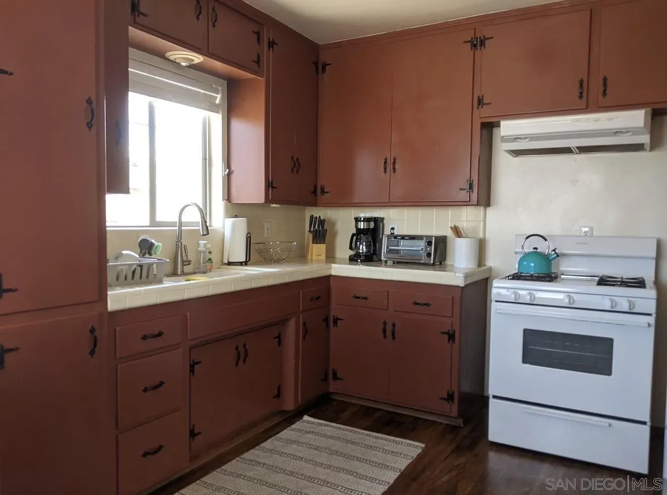 2 bed, 1.0 bath, 800 sqft, $3,450 — Photo 2