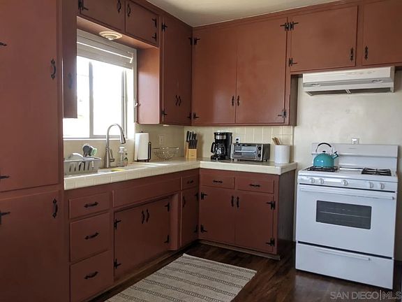 2nd image of 4662 W Point Loma Blvd
