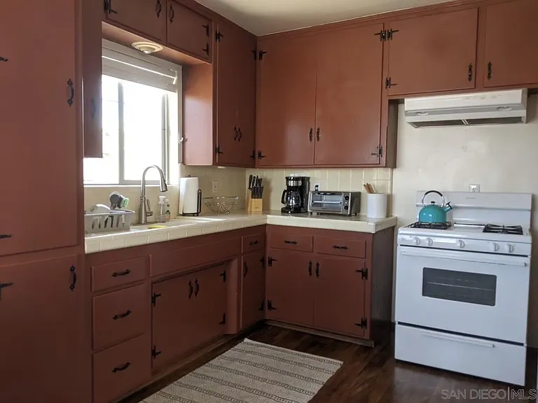4662 W Point Loma Blvd — Photo 2