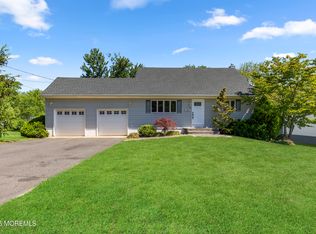 18 Hampton Rd, Howell, NJ 07731