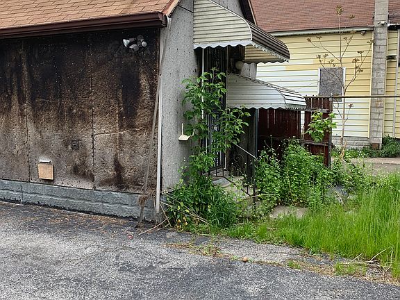 5th image of 135 Schutrum St