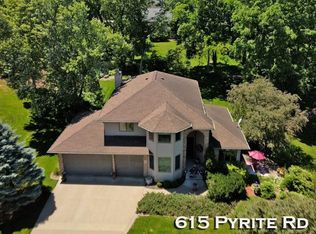 615 Pyrite Rd, Platteville, WI 53818