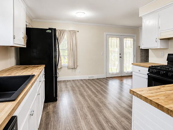 2nd image of 211 Partridge Cir