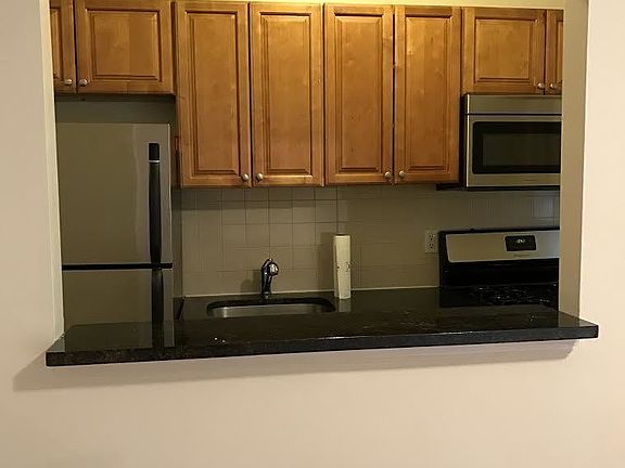 2nd image of 2147 E 17th St APT 2J