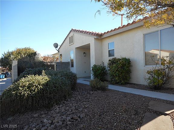 2nd image of 7252 Tigertail Ct