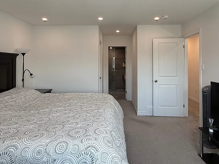 72 McLean Ave — Photo 4