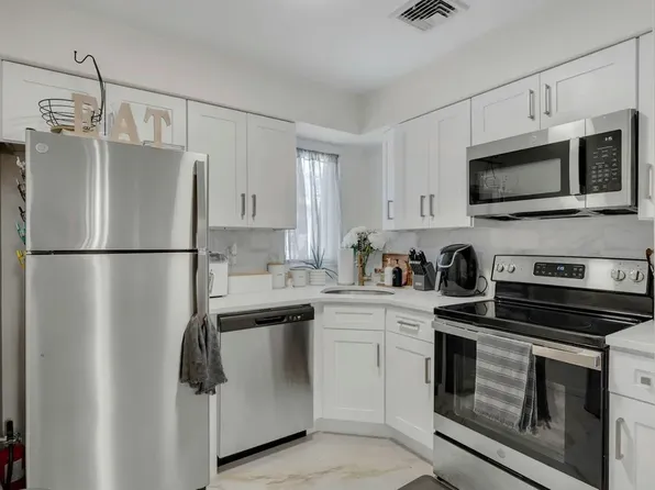 526 Laurel Ave Floor 2, Lyndhurst, NJ 07071
