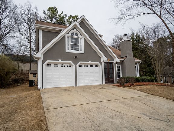 3rd image of 748 Helga Dr NE