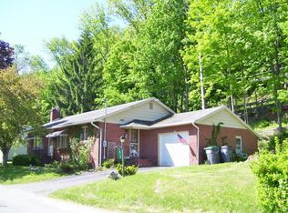 1819 Parkway Dr, Honesdale, PA 18431