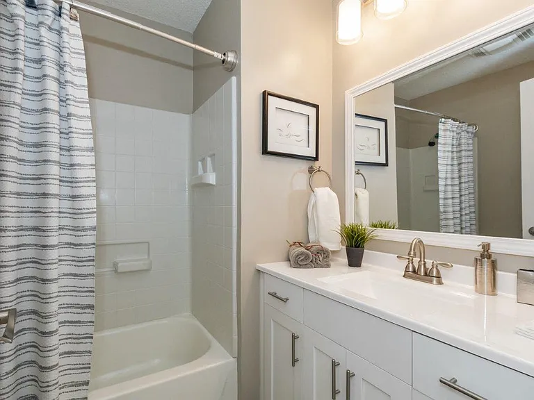 The Elliott at College Park Apartment Homes — Photo 11