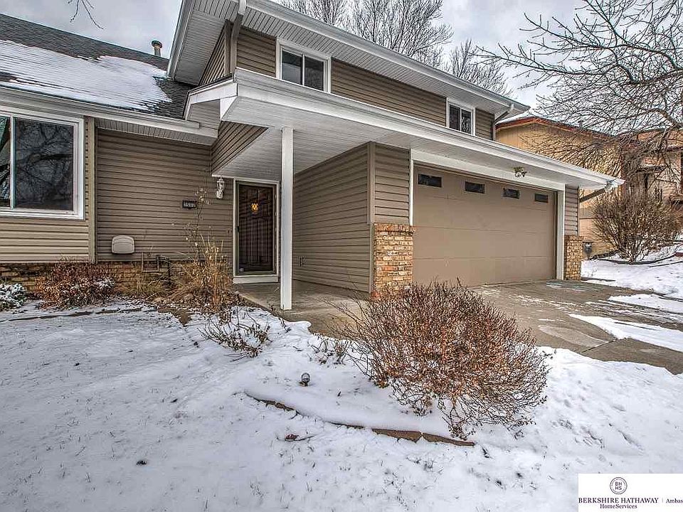 1st image of 2512 S 153rd Cir