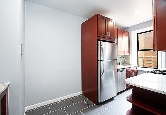 5th image of 641 W 169th St #6
