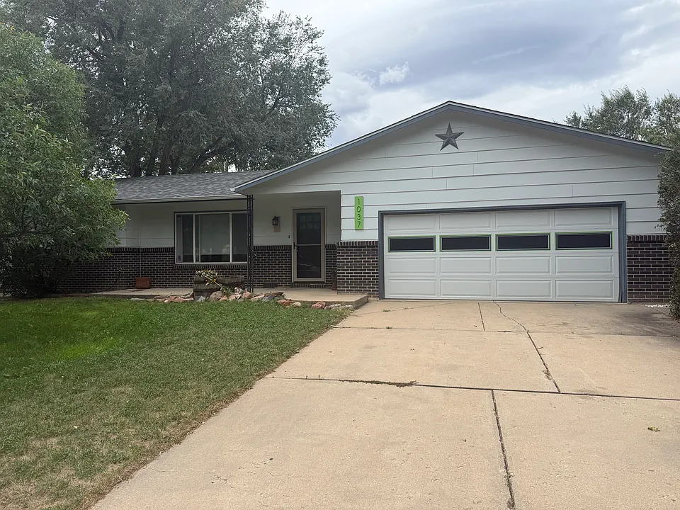 1037 Cypress Dr