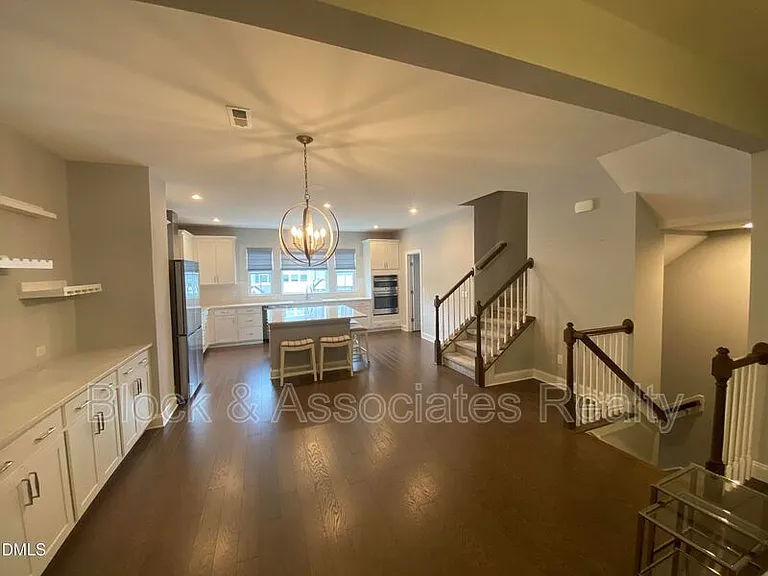 806 Grafton Peak Ln — Photo 4