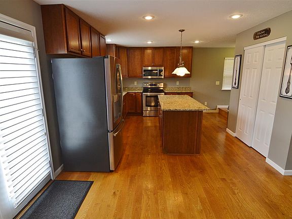 4th image of 385 Wexford Dr