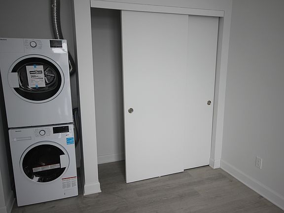 5th image of 444 Bronson Ave #Jr--1bdrm