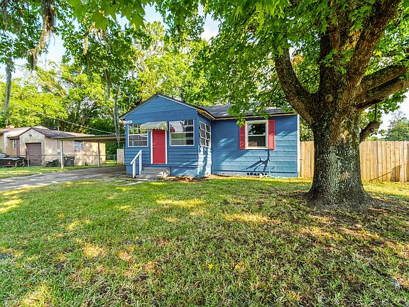 3rd image of 3546 Hibiscus St