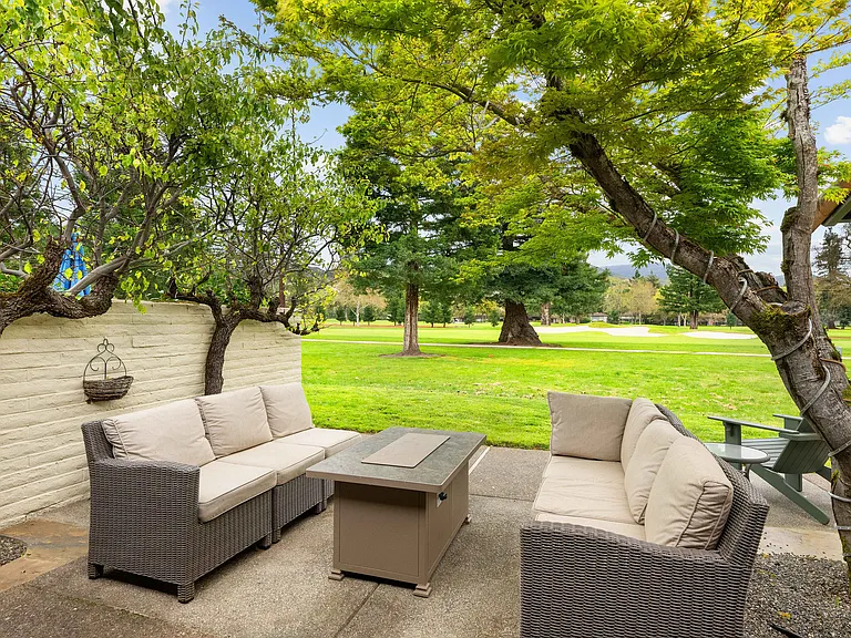 33 Fairway Dr — Photo 37