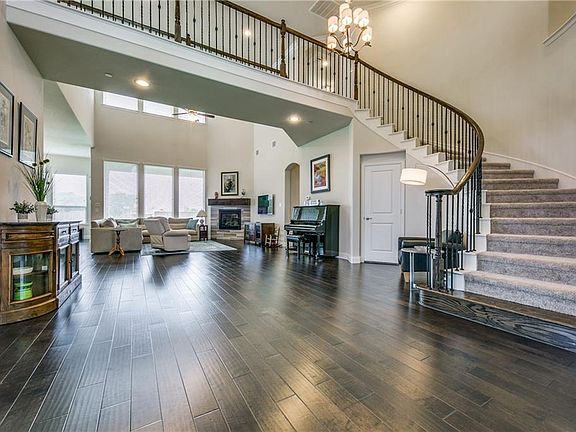 5th image of 389 Mitchell Dr