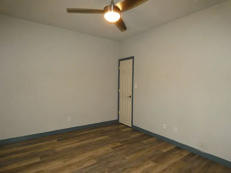 501 E Burgess Rd #D4 — Photo 11