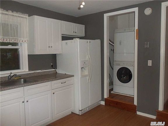3rd image of 242 Thompson Pl